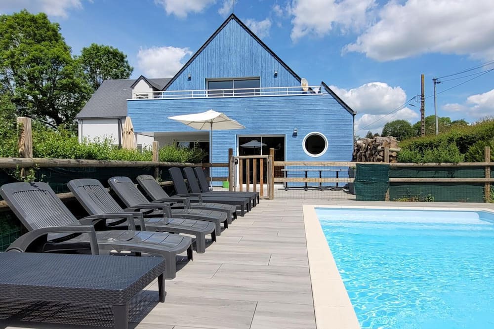 Marcey-les-Greves Cottage | Gite Marcey-les-Grèves, 5 bedrooms, 15 persons
