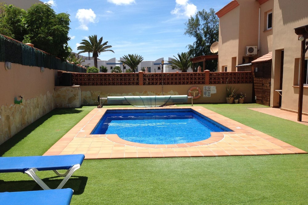 Corralejo Villa | Stunning 3 Bed luxury villa, private pool, fibre WIFI, walk to beaches & bars