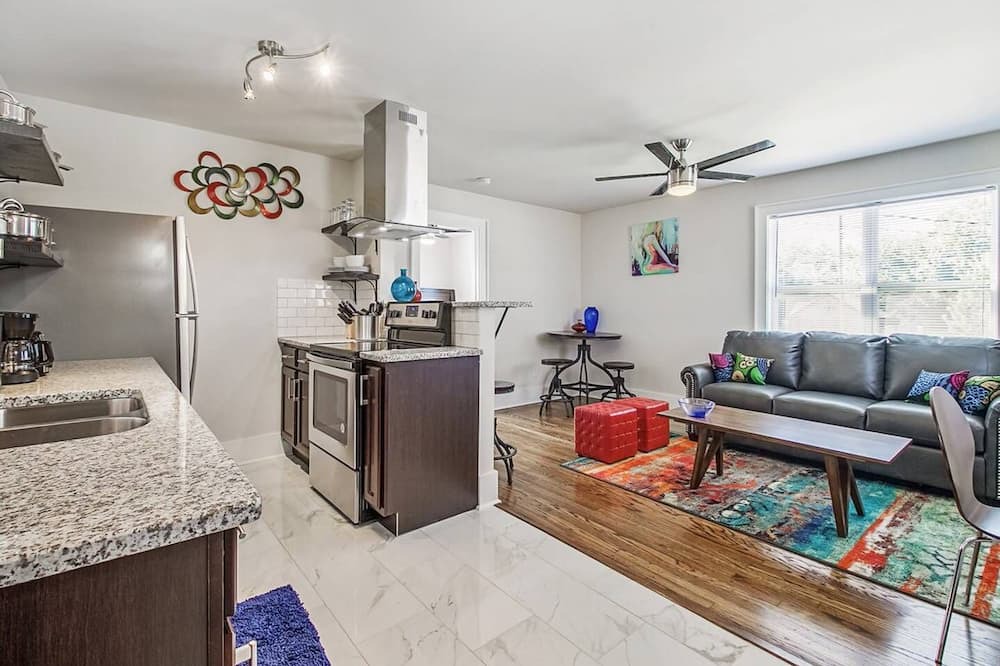 Lincoln Terrace Apartment | Artist’s Apartment-near OU Med, Bricktown, Arena