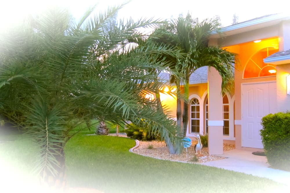 Pelican House | VILLA SUNSET KISS SW DREAMLESS BEAUTIFUL ON CHANNEL CROSSING WITH SEA ACCESS *****