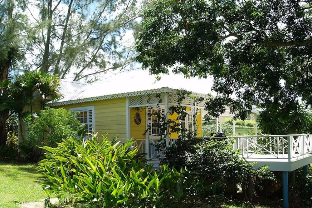 Merlin Bay Cottage | Gingerbread Cottage 2 bed with pool, seaviews, Nr Holetown St. James