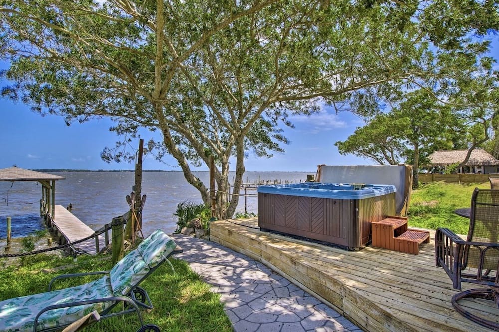 Palm Shores Villa | Waterfront Oasis, DOLPHINS, Deep Water Dock, Full Gym, Tiki Bar, Ocean Boating !