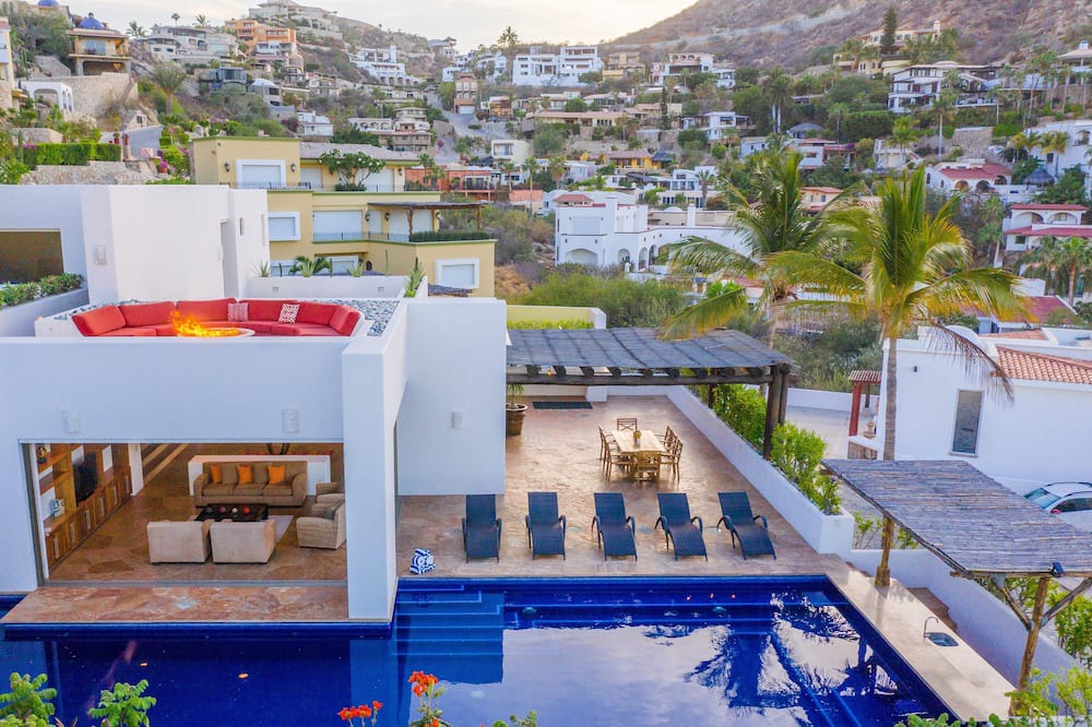 Pedregal House | Contemporary, clean, spacious ocean view villa, huge pool, 2 blocks from Marina