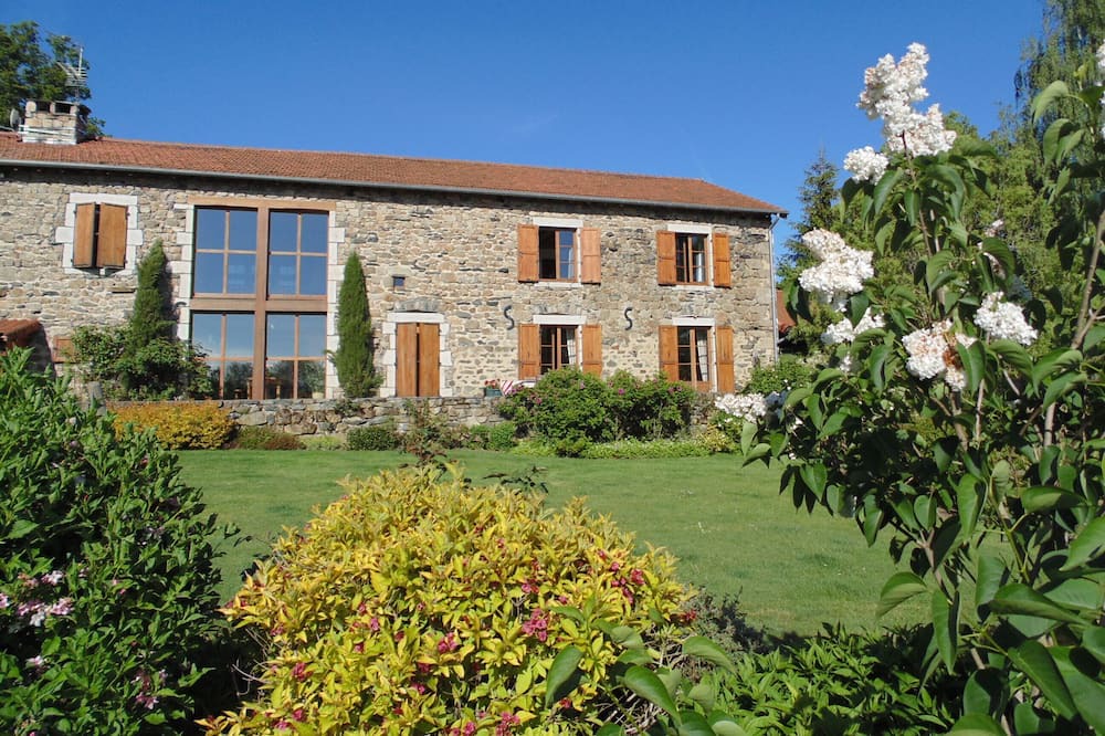Saint-Maurice-de-Lignon House | Bed and breakfast Les Fermes du Château