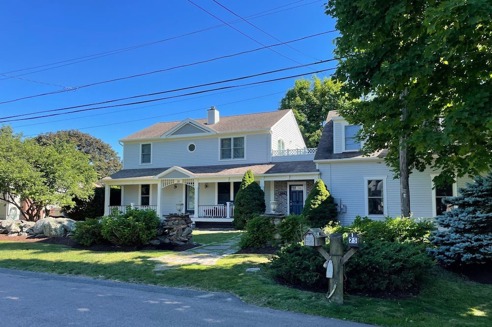 Briggs Farm House | 7 BR/3 Full BA - with CENTRAL AIR includes Linens and towels!!