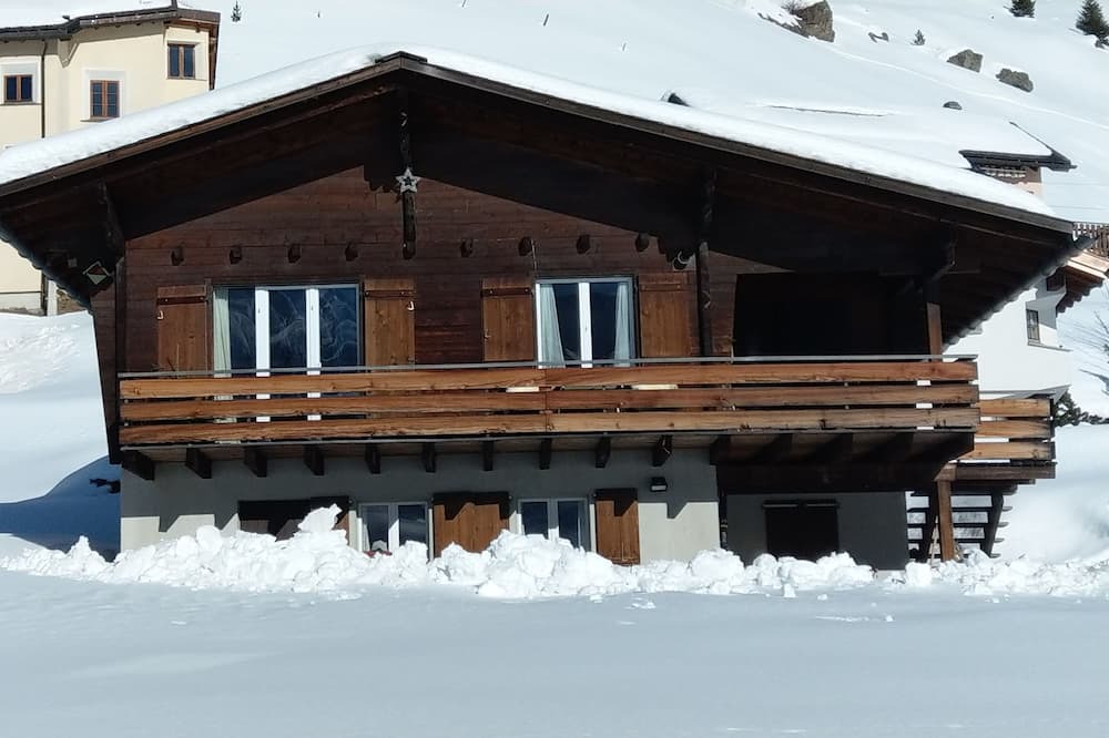 Bivio House | Detached house on the river within walking distance of the village and ski lifts