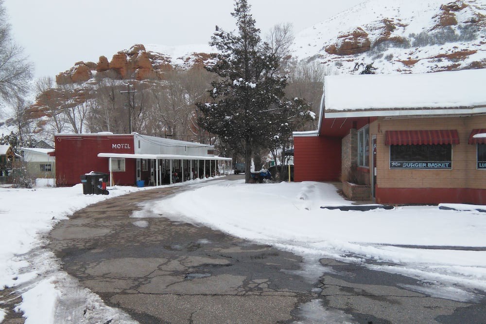 Coalville House | 1960's roadside motel in mountain country, Summit County, Utah near Park City