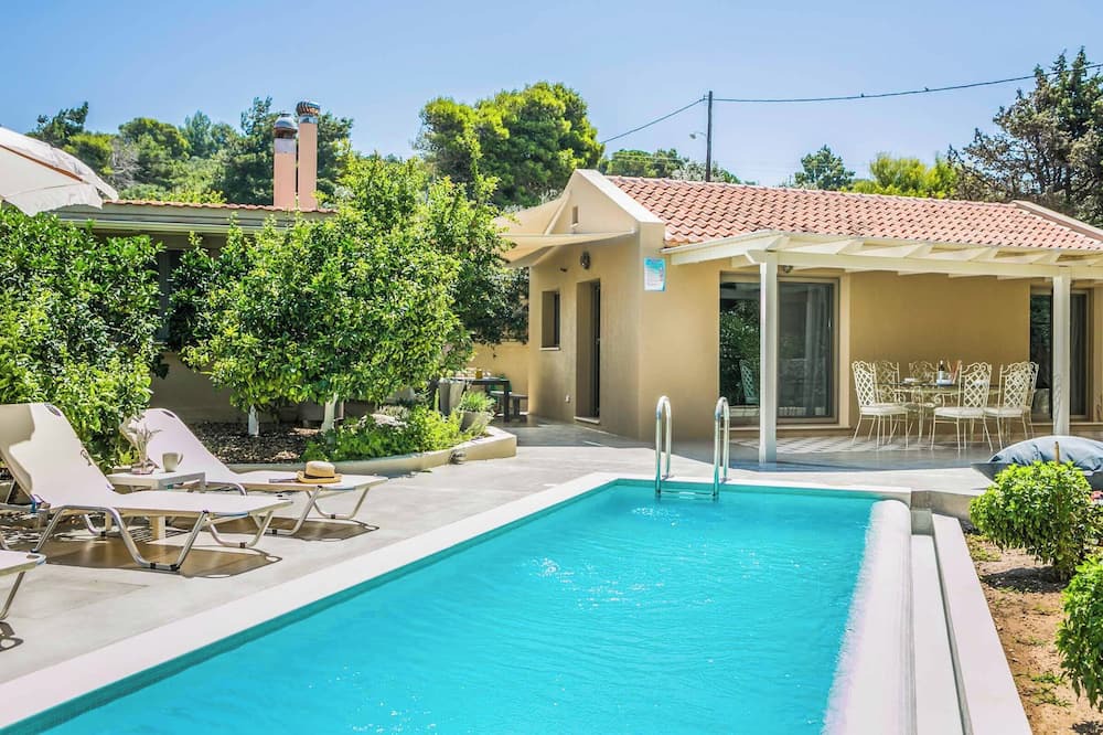 Argostoli Town Villa | Villa Fanari - This villa includes an private pool, WIFI & A/C
