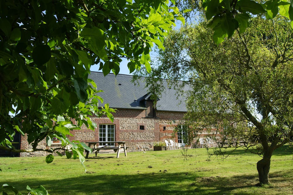 Bretteville-du-Grand Caux Cottage | Charming Normandy cottage Chestnut trees 15 km from Etretat in Haute Normandi