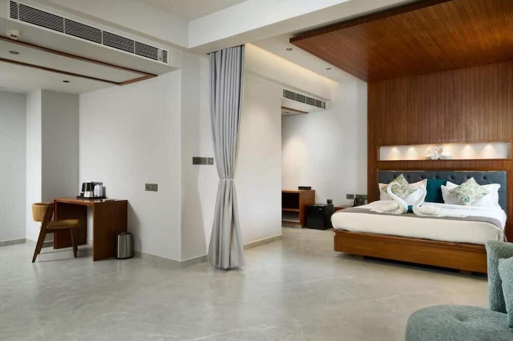 Neyyattinkara Hotel | GOLDEN CASTLE