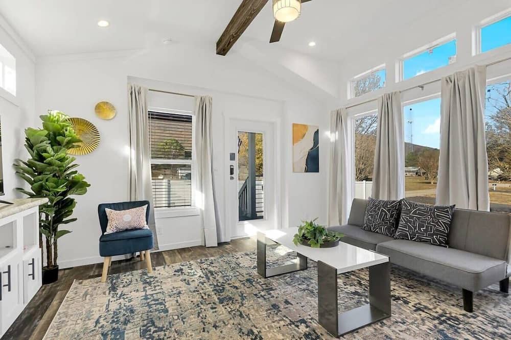Owens Cross Roads House | Byrd 4 Tiny Stay Getaway