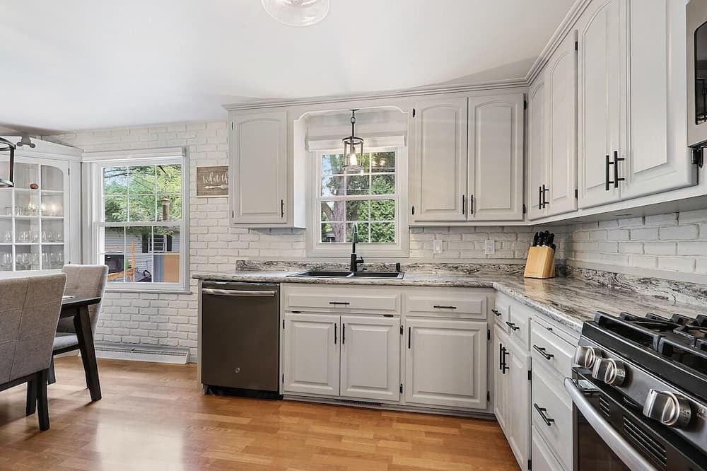 Green Bay House | House w Finished Garage Walk to Lambeau Bars Resch