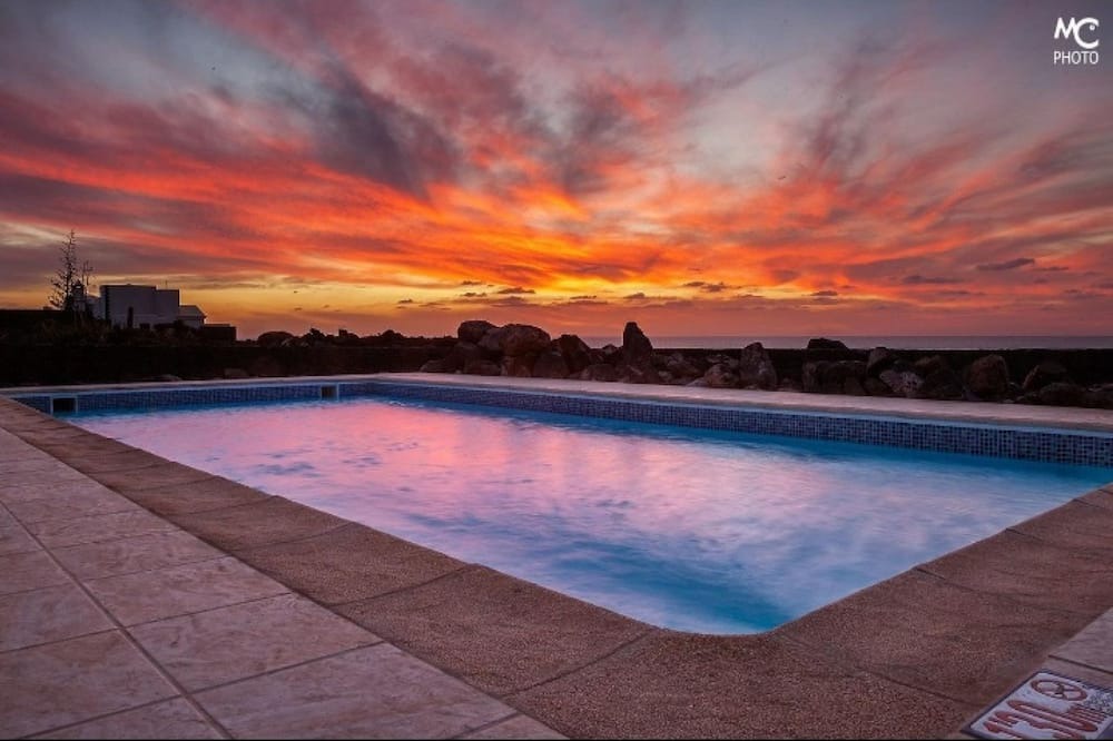 Montana Roja Villa | Beautiful Villa in First Line of sea