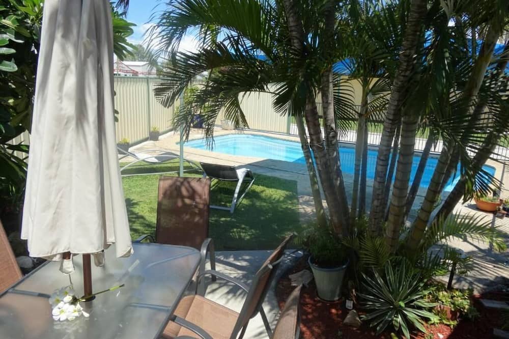 Bowen Hotel | Pearly Shell Motel