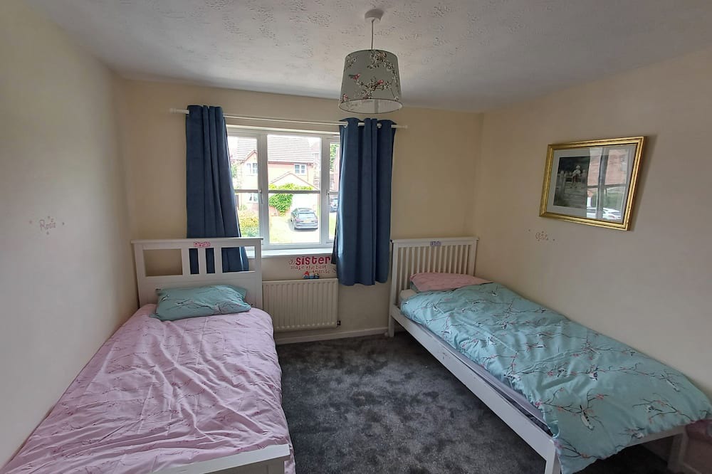 Uttoxeter House | Home From Home