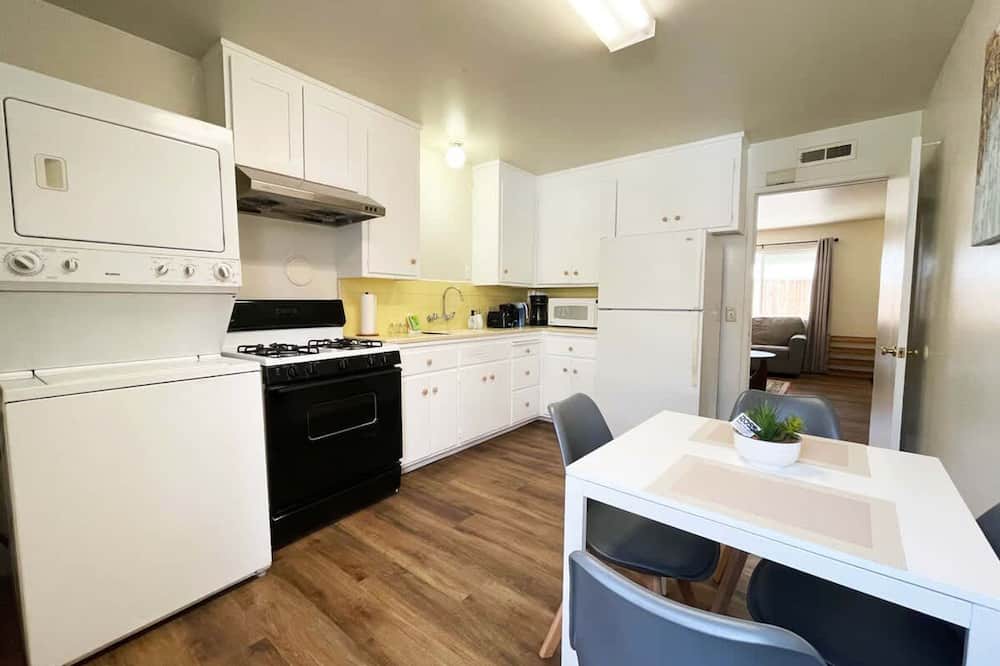 Campbell House | Campbell Cozy Bright 2B 1b AC Close to Downtown