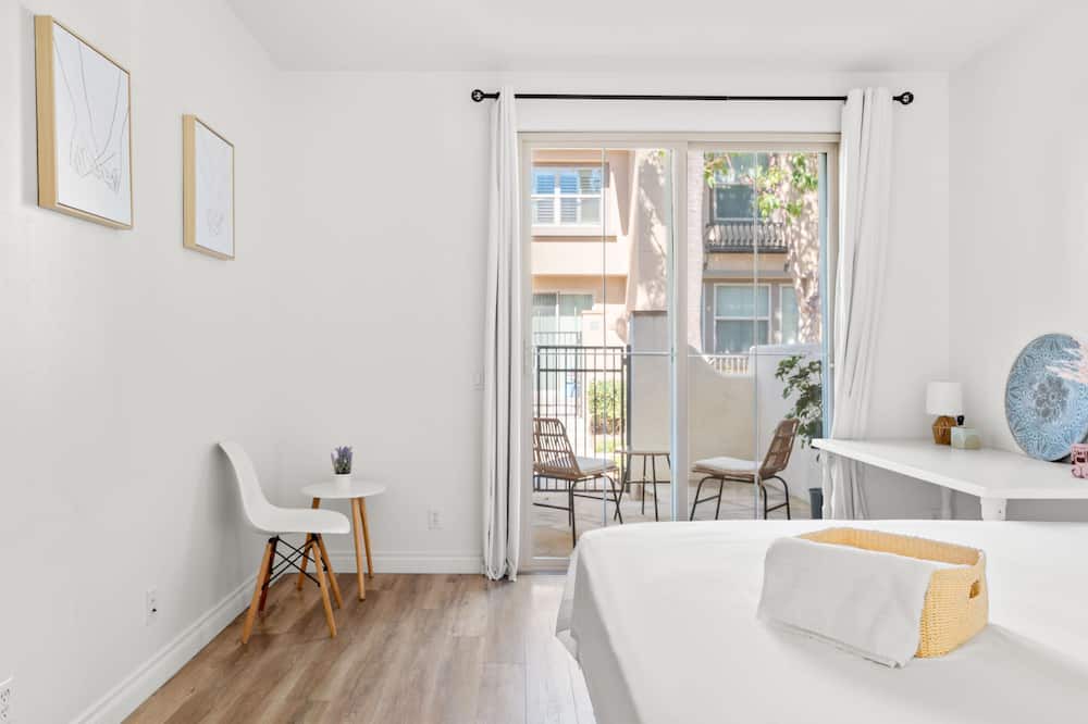 Irvine Industrial Complex-East Apartment | Private Entry Suite w Patio Bath Kitchenette