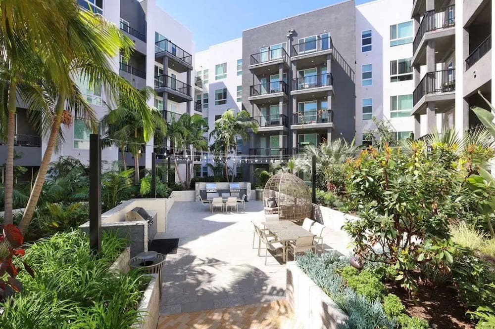 Lyon Street Apartment | Pacific Paradise 10 Min From Disneyland With Pool GYM
