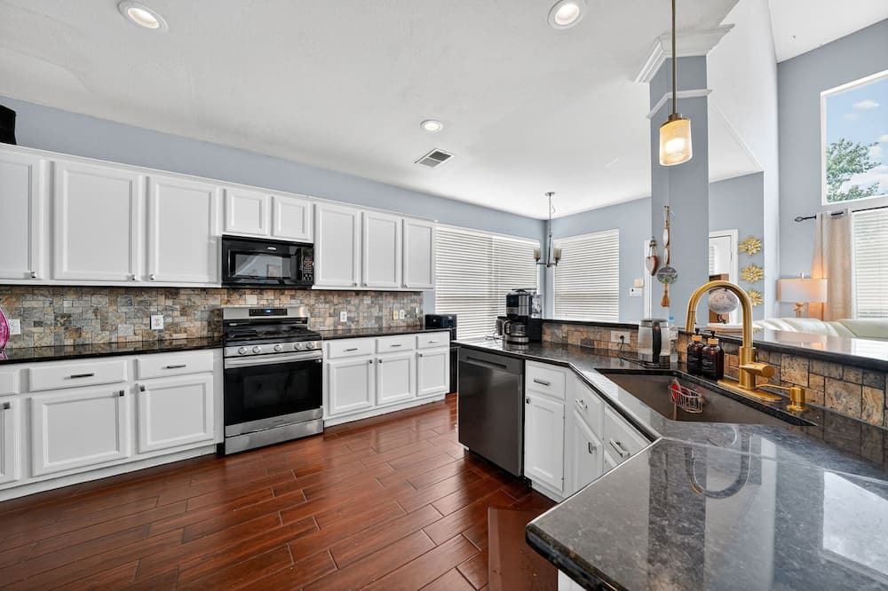 Stone Oak House | San Antonio Oasis Hot Tub & Pool Access 4 Bedroom Home