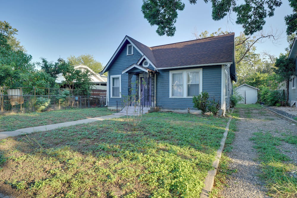 Highland Park Cottage | 4 Mi to Downtown! Cozy Bungalow in San Antonio