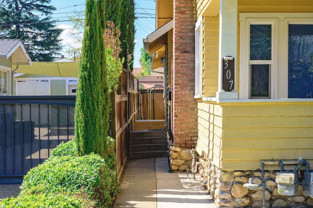 San Gabriel Apartment | Near LA Cozy Home With Full Kitchen & Laundry