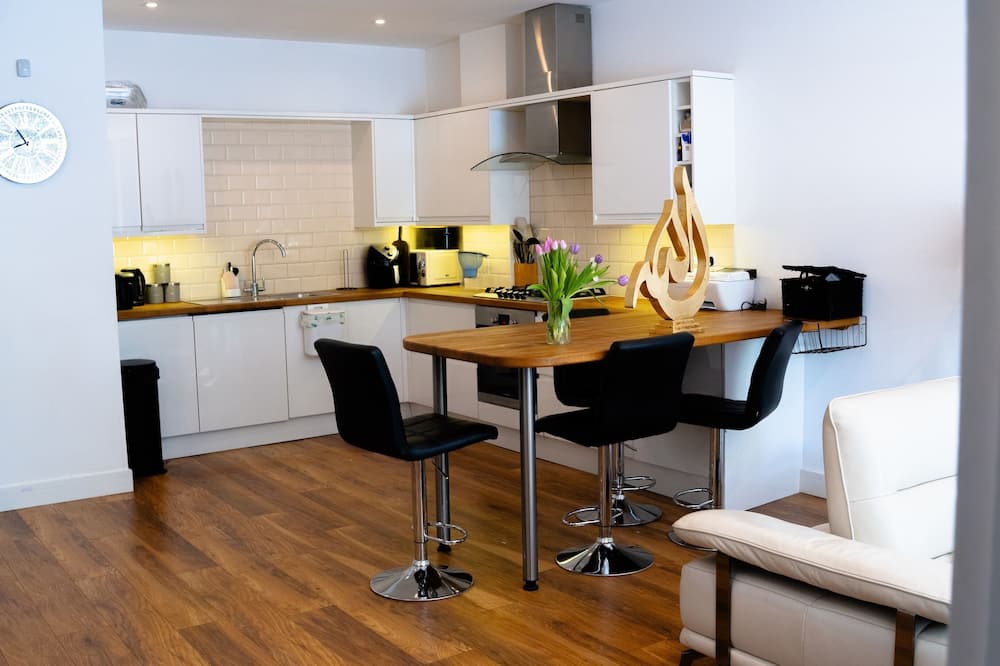 London Borough of Bromley Apartment | Cleave House - Stylish & Chic 3 Bed House Mins From Central London