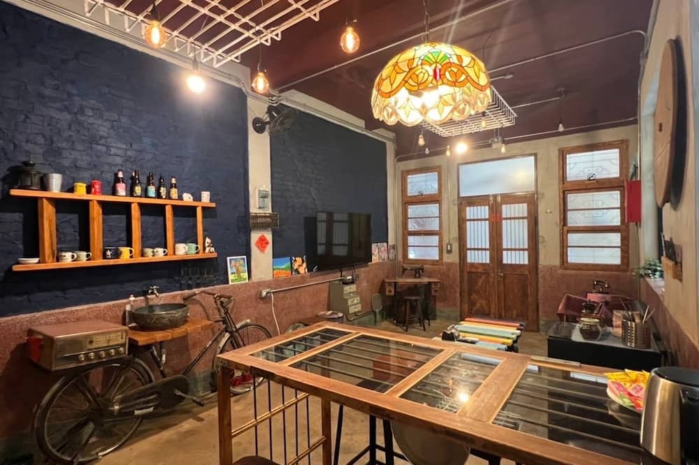 West Central District Bed & Breakfast | Kuanzhai 1960 Private B&B