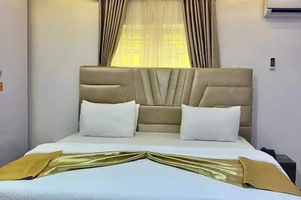 Alimosho Hotel | White Chase Hotel and Suites
