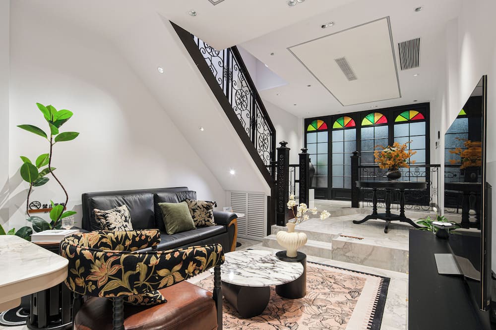 Huaihai Road Commercial Area Hotel | A detached old Shanghai villa