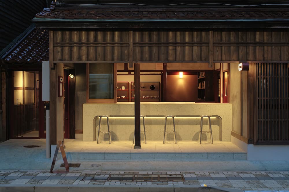 Komatsu Hotel | Komado Bengara