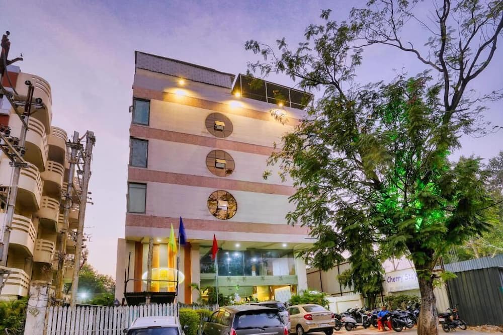 South Tukoganj Hotel | Hotel Amrit Residency