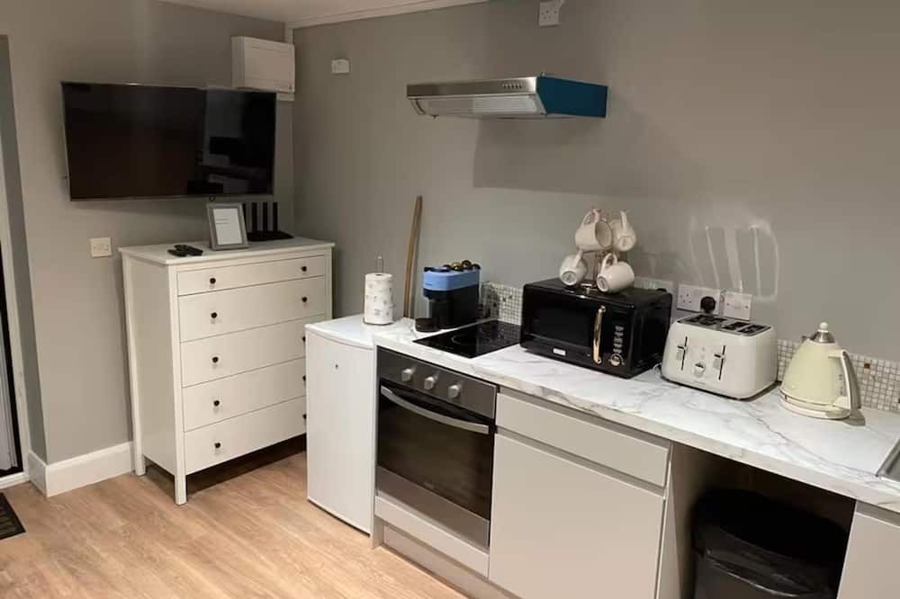 County Meath Apartment | 1-bed Cosy Country Retreat- Sleeps 5, Emerald Park