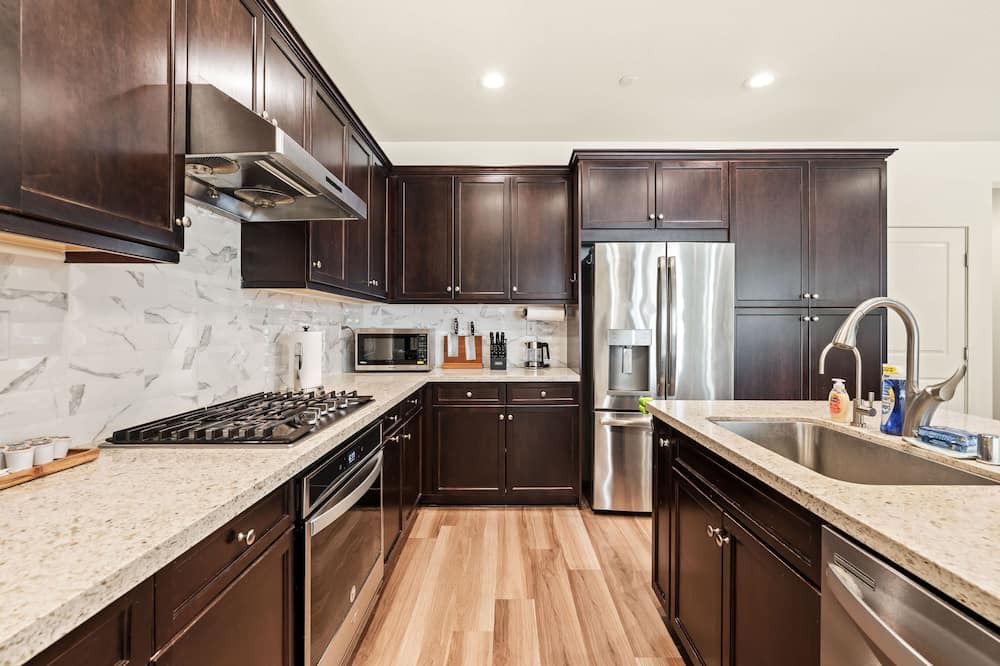 Ontario House | Comfort Style Home Near the Airport