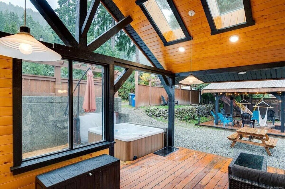 Youbou Cottage | Arbutus Cottage