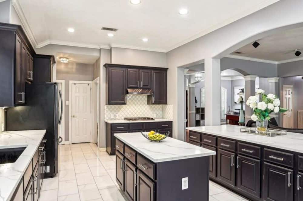 Cypress House | Spacious 4-bedroom house with AC, WiFi in peaceful Cypress