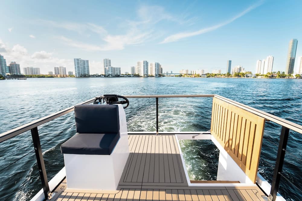 Sausalito Boat Rental | Modern Luxury Floating 2bd/1ba Boat Home in Scenic Sausalito - Walk to Downtown!