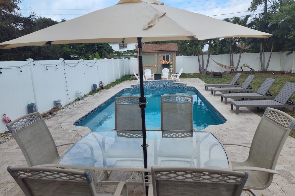 Dania Beach House | "Ocean Breeze Villa" With Private Pool "Everything You Need to Relax .