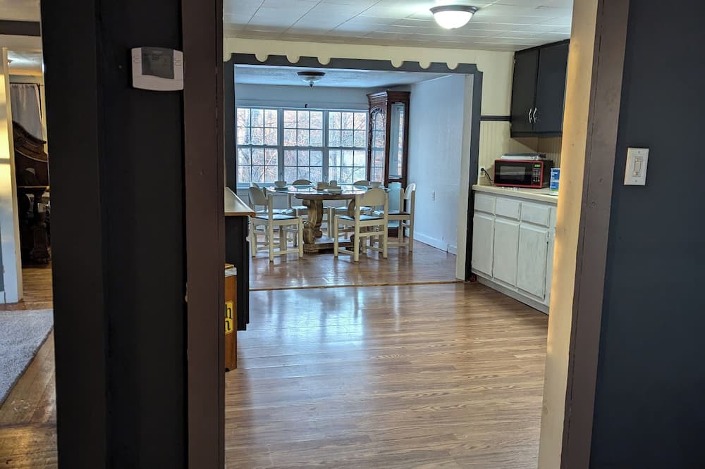Poplar Bluff House | Charming Bungalow in lovely Poplar Bluff with WiFi