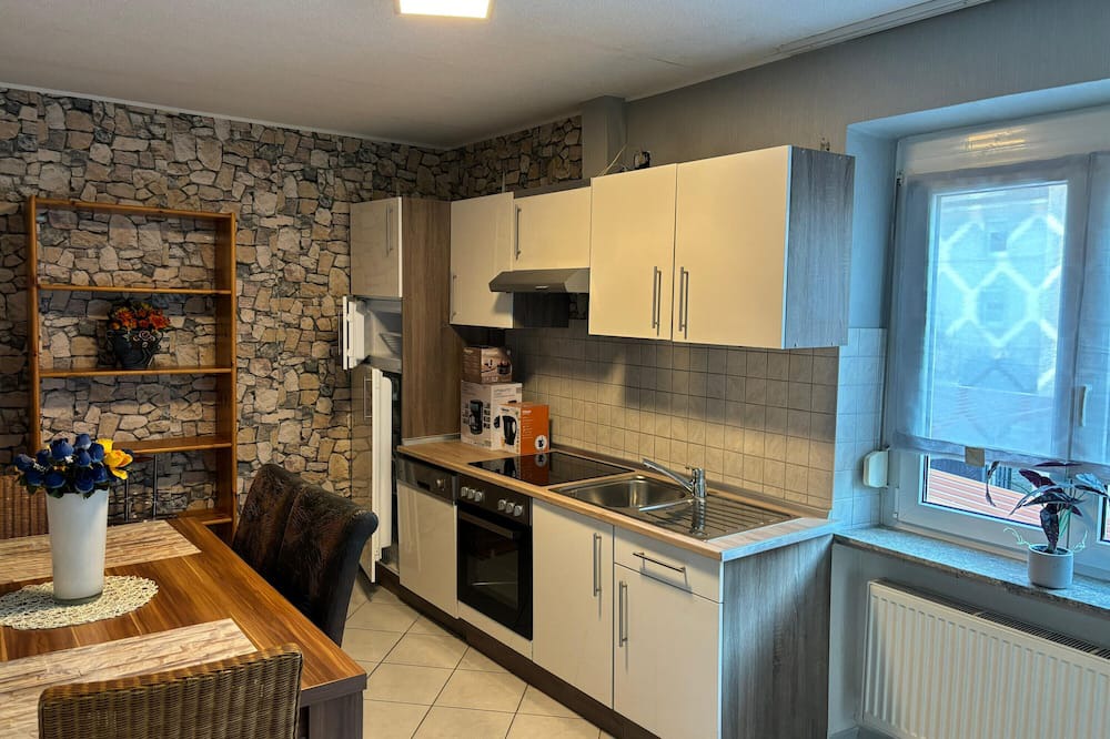 Singen Apartment | Apartment 'Francesco' with Mountain View and Wi-Fi