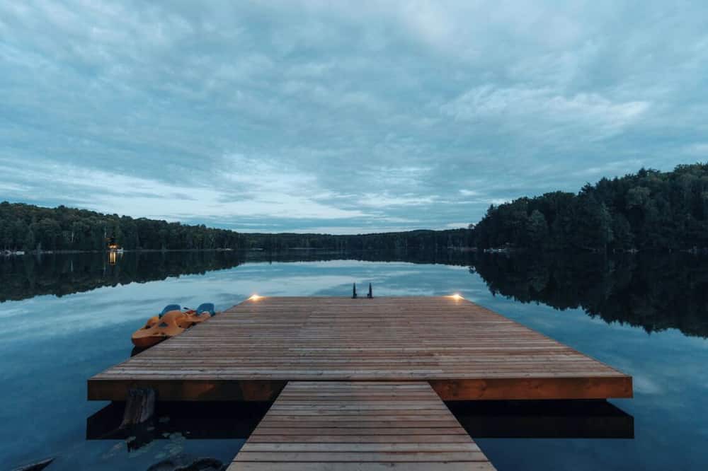 Dysart et al Cottage | Spacious 5-bedrm luxury lake house in Haliburton with sauna, wifi, 2nd cottage +