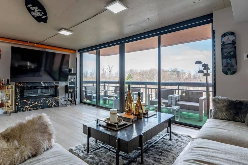 Dunn Loring Condo | Centrally Located Luxury Modern 2 Bed 2 Bath Condo in the Heart of Tysons!