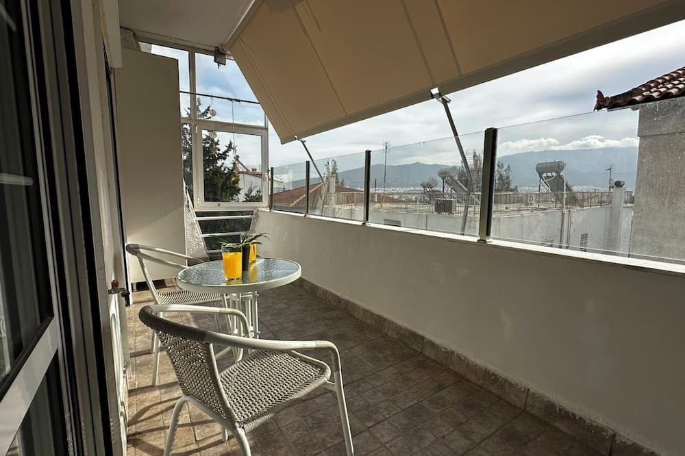 Filothei-Psychiko Apartment | 15 mins from Athens Acropolis. GALA House in Psychiko the safest area in Athens