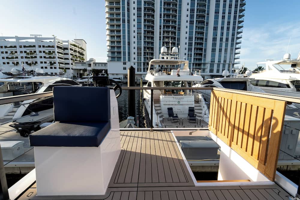 Sausalito Boat Rental | Charming house boat with 2 bedrooms and WiFi, AC in brilliant Sausalito