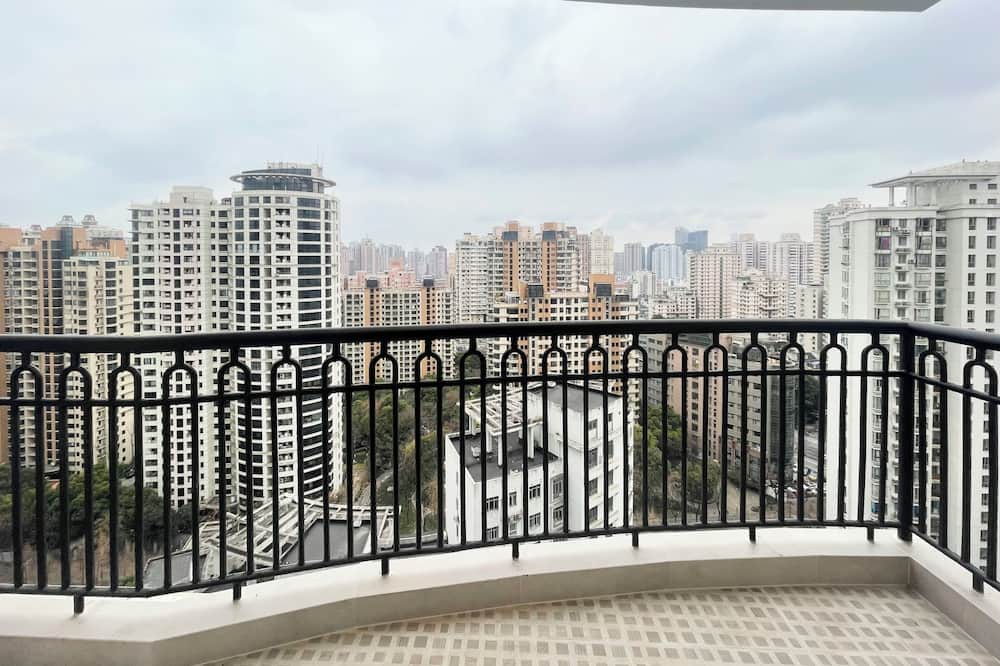 Huangpu Apartment | Stylish 3-Bedroom Apt Near Shanghai’s Iconic Attractions