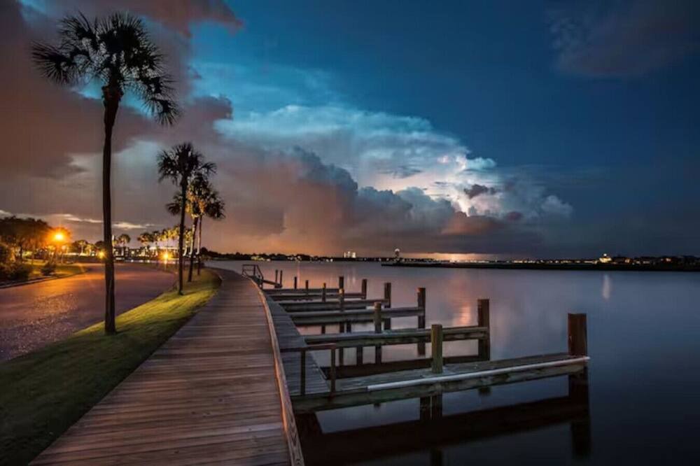 Nassau Bay Apartment | Humble Houston Getaway with Prime Bay Area Location