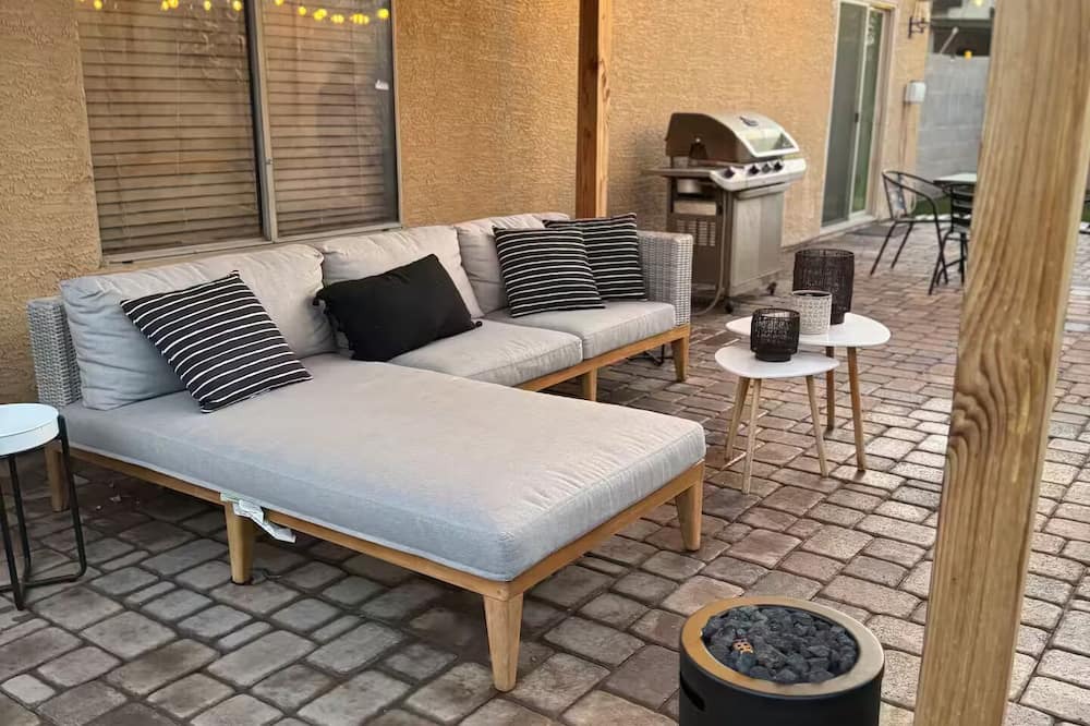 Canyon Trails House | Cozy Remodeled Homenn