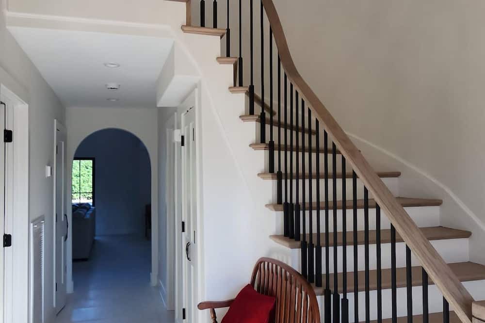 Metairie House | SPACIOUS 4-bedroom house in charming Metairie with AC, WiFi, Pool, Patio