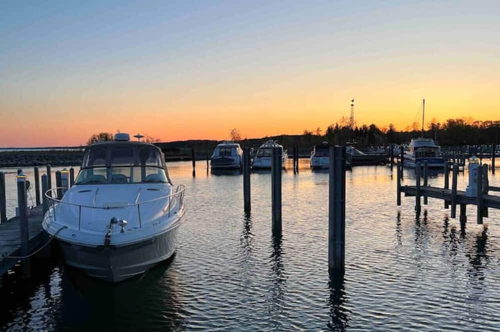 Elk Rapids House | 2 Blocks to beach, town. Close to vineyards, GLEF