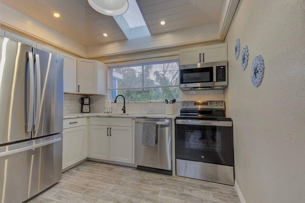 Indian Rocks Beach House | This house is a 2 bedroom(s), 2 bathrooms, located in Indian Rocks Beach, FL.