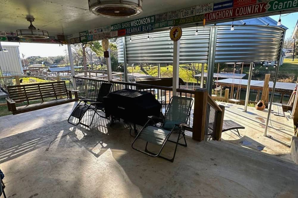 West Livingston Cottage | Serene Lakefront Getaway | Boathouse | Kayaks | Gazebo with Swings